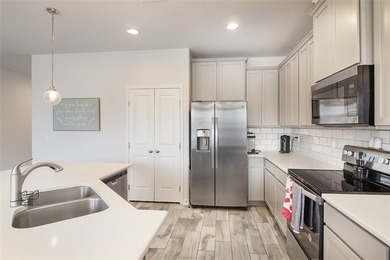 Welcome to 1012 Ocean Breeze, a beautifully built 3-bedroom - photo 11
