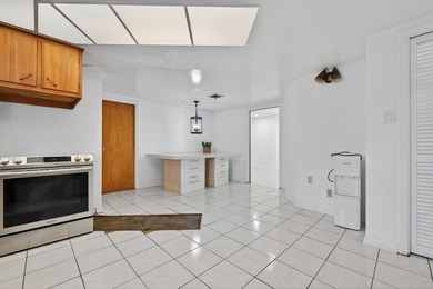 SELLER IS OFFERING $5,000 TOWARDS BUYER'S CLOSING COST! This - photo 15