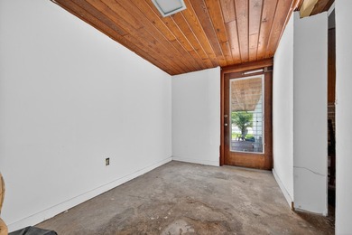 SELLER IS OFFERING $5,000 TOWARDS BUYER'S CLOSING COST! This - photo 19