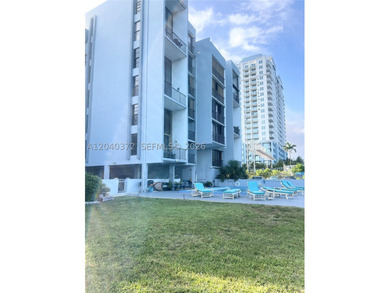 GREAT LOCATION WITH MILLION DOLLAR VIEWS! This corner condo - photo 2