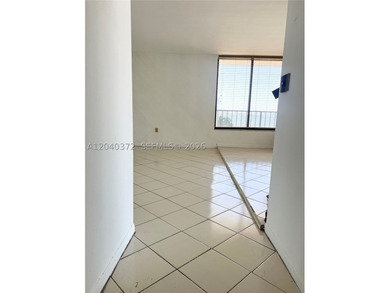 GREAT LOCATION WITH MILLION DOLLAR VIEWS! This corner condo - photo 4