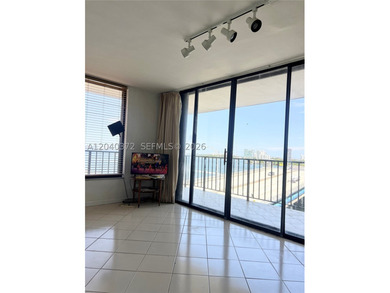 GREAT LOCATION WITH MILLION DOLLAR VIEWS! This corner condo - photo 8