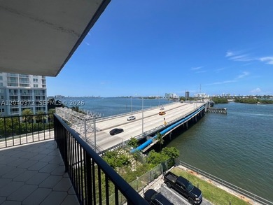 GREAT LOCATION WITH MILLION DOLLAR VIEWS! This corner condo - photo 10