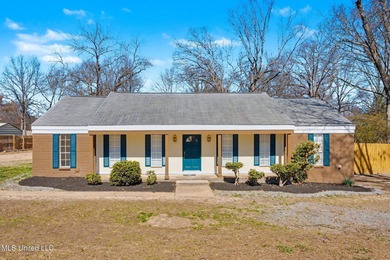Bridgetown Lake Home For Sale in Nesbit Mississippi