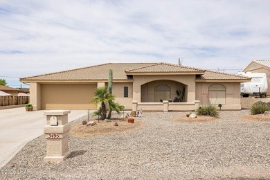 Immaculate and move in ready! This beautifully maintained - photo 2