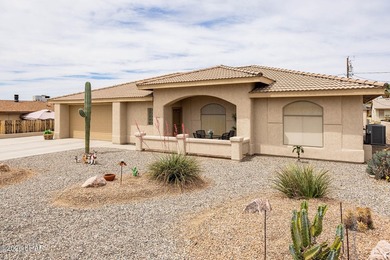 Immaculate and move in ready! This beautifully maintained - photo 4