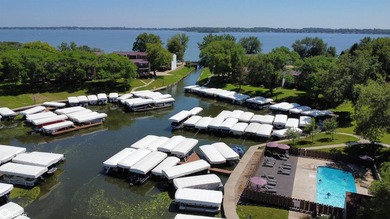 Beautifully remodeled condo at The Harbourage. Gorgeous harbor - photo 1