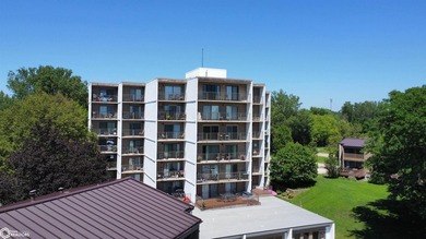 Beautifully remodeled condo at The Harbourage. Gorgeous harbor - photo 2