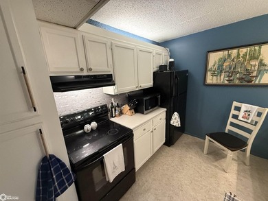 Beautifully remodeled condo at The Harbourage. Gorgeous harbor - photo 6