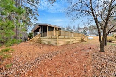 Fully renovated lakefront cottage offering exceptional - photo 11