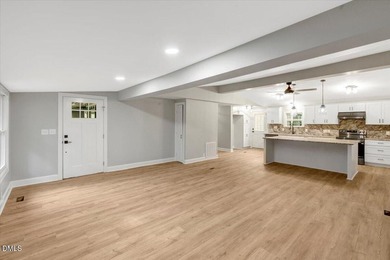 Fully renovated lakefront cottage offering exceptional - photo 14