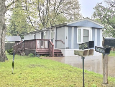 BACK ON THE MARKET!! Charming 2 bedroom 1 full bath home, fenced - photo 1