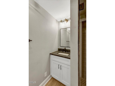 Fully renovated lakefront cottage offering exceptional - photo 26