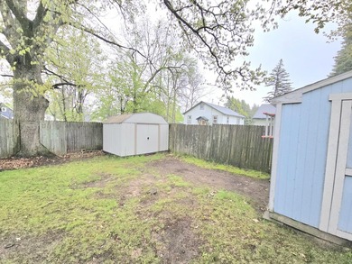 BACK ON THE MARKET!! Charming 2 bedroom 1 full bath home, fenced - photo 6