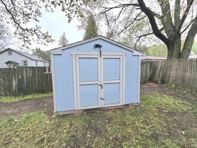 BACK ON THE MARKET!! Charming 2 bedroom 1 full bath home, fenced - photo 7