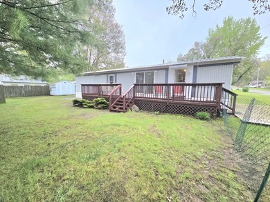 BACK ON THE MARKET!! Charming 2 bedroom 1 full bath home, fenced - photo 9
