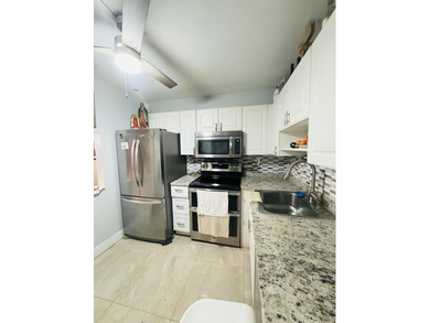 Renovated 1 bedroom 1 1/2 baths condo in Boca Raton can be - photo 3