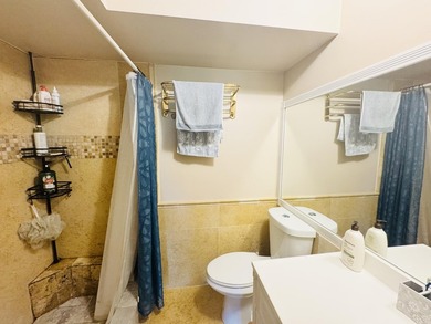 Renovated 1 bedroom 1 1/2 baths condo in Boca Raton can be - photo 8