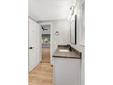 Fully renovated lakefront cottage offering exceptional - photo 42