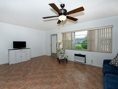 Centrally located first floor unit with Panoramic garden views - photo 11
