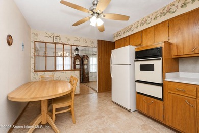 This Ranch home is situated in Westerleigh by manor Rd and - photo 11