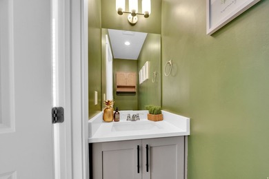 Upgraded END-UNIT townhome with stunning mountain views and - photo 11