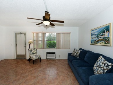 Centrally located first floor unit with Panoramic garden views - photo 12
