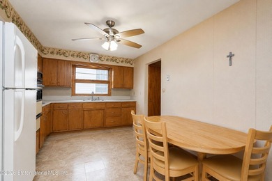 This Ranch home is situated in Westerleigh by manor Rd and - photo 12
