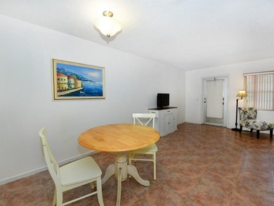 Centrally located first floor unit with Panoramic garden views - photo 13