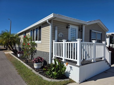 Great Location Close to Beaches ! Totally Renovated Beautiful - photo 4