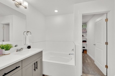 Upgraded END-UNIT townhome with stunning mountain views and - photo 14