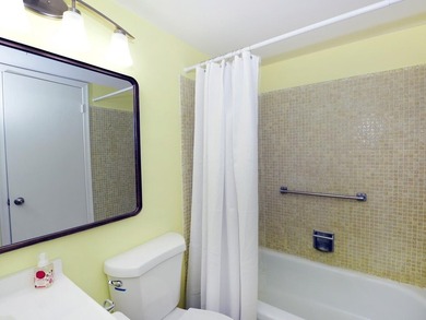 Centrally located first floor unit with Panoramic garden views - photo 18
