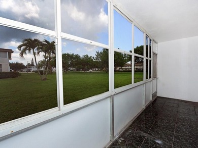 Centrally located first floor unit with Panoramic garden views - photo 21