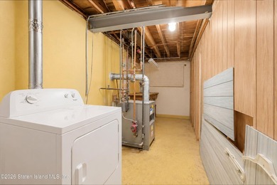 This Ranch home is situated in Westerleigh by manor Rd and - photo 21