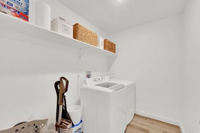 Upgraded END-UNIT townhome with stunning mountain views and - photo 21