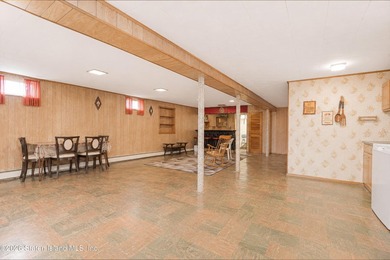 This Ranch home is situated in Westerleigh by manor Rd and - photo 22