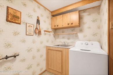 This Ranch home is situated in Westerleigh by manor Rd and - photo 23