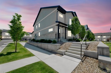 Upgraded END-UNIT townhome with stunning mountain views and - photo 25