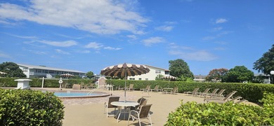 Centrally located first floor unit with Panoramic garden views - photo 30