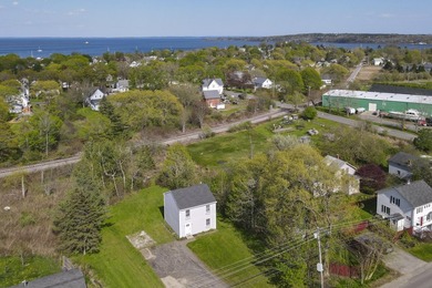 Charming 3BR/2.5BA in the Heart of Rockland. Built in 2015 and - photo 31