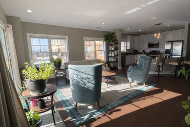 Beautiful, spacious 2-bedroom, 2-bath condo in an impeccably - photo 4