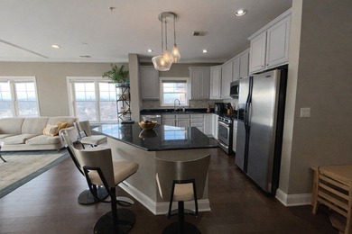 Beautiful, spacious 2-bedroom, 2-bath condo in an impeccably - photo 5