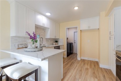 Beautifully Updated 3-Bedroom, 2-Bath Townhouse with an Attached - photo 6