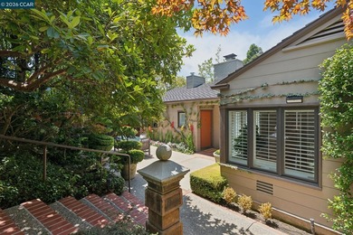 A Hidden Garden Retreat. Beyond a welcoming garden courtyard - photo 3