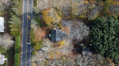 Redeveopment opportunity. Oversized lot in prime location close - photo 2