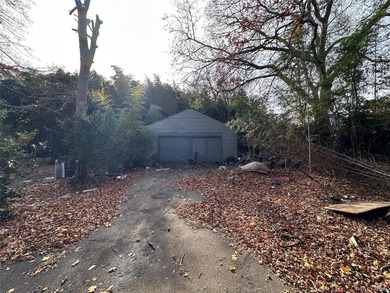 Redeveopment opportunity. Oversized lot in prime location close - photo 10