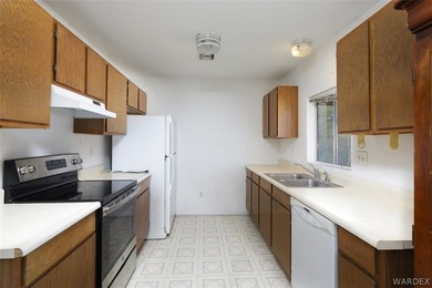2 bed 2 bath about 12 minutes from the London Bridge. Discover - photo 9