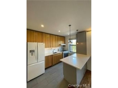 Sun-Drenched Forest Hills Sanctuary : Discover your new home in