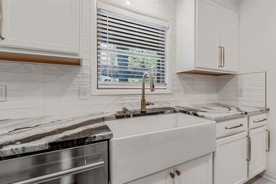 Welcome to this beautifully updated 5-bedroom, 3-bath - photo 14