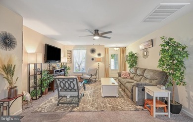 Just like new, charming water-access rancher! This 3-bedroom, 2 - photo 9
